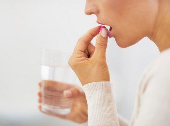 Tomar medicamentos para aliviar el dolor de rodilla.